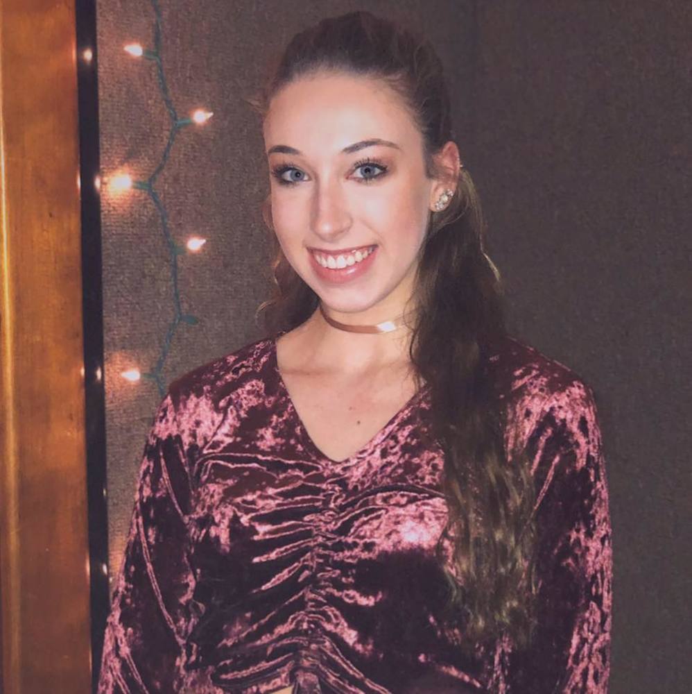 Meet your Posher, Larissa